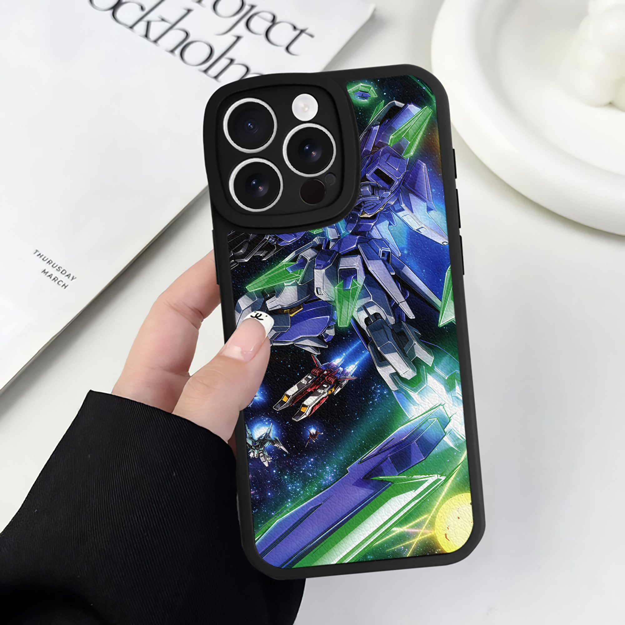 （画像用） 機動戦士ガンダム Mobile Suit Gundam 【iPhone 16シリーズ対応】シリコンスマホケース（レザー調） 材質：シリコン